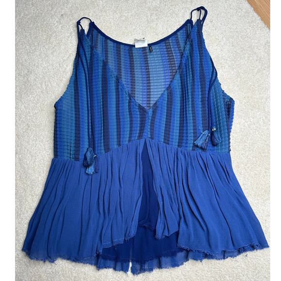 Akemi+ Kin: Blue Tones Pleated Sleeveless Blouse - Picture 5 of 7